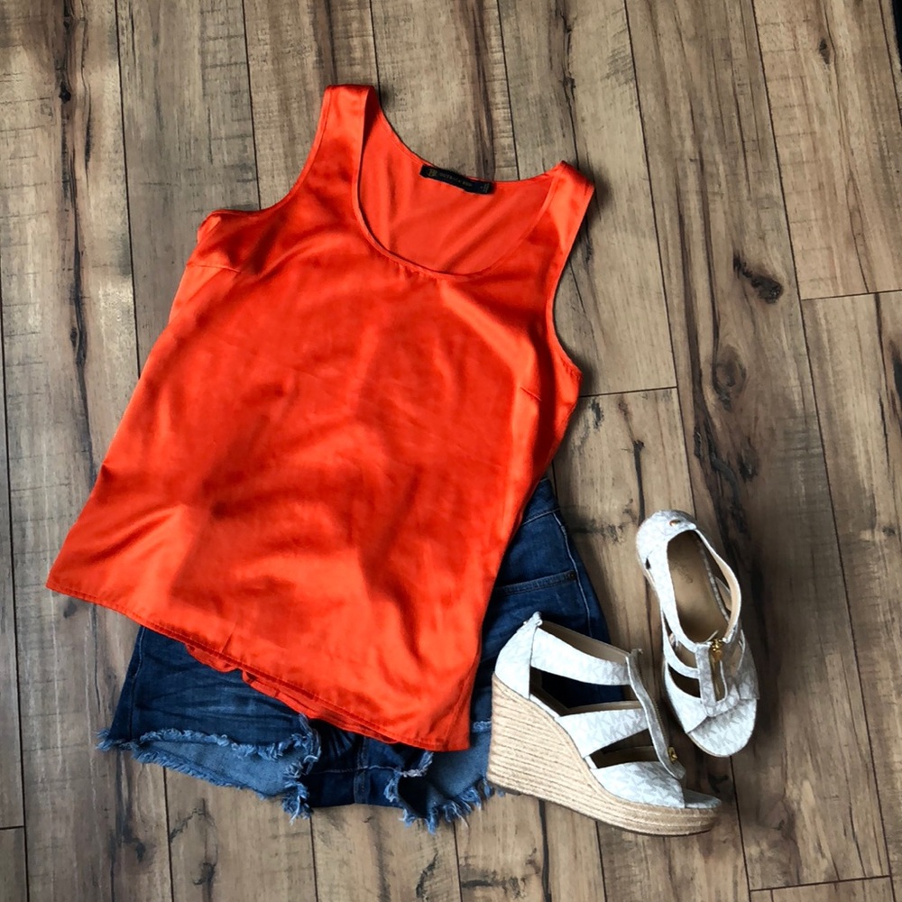 Women’s sleeveless blouse